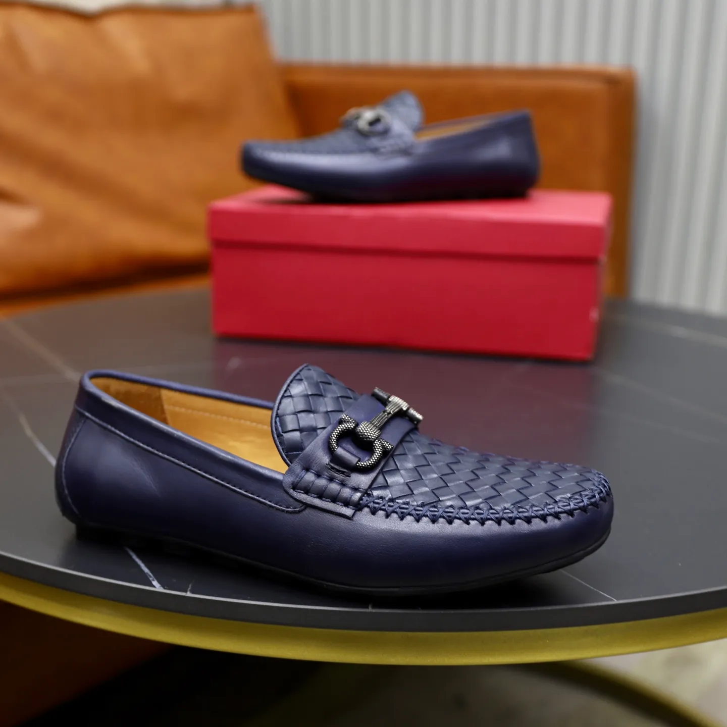 Men's shoes 💰480💰🙅‍♂️🙅‍♂️🙅‍♂️Niuli Brand: Ferragamo Standard code: Men's code 38/44 (45 customized) Grade: Same style as the official website Material: Original imported cowhide leather lining Original wear-resistant lightweight outsole Style category: Men's casual slip-on shoes Doudou shoes Noble luxury brand elements, top luxury color: actual picture color